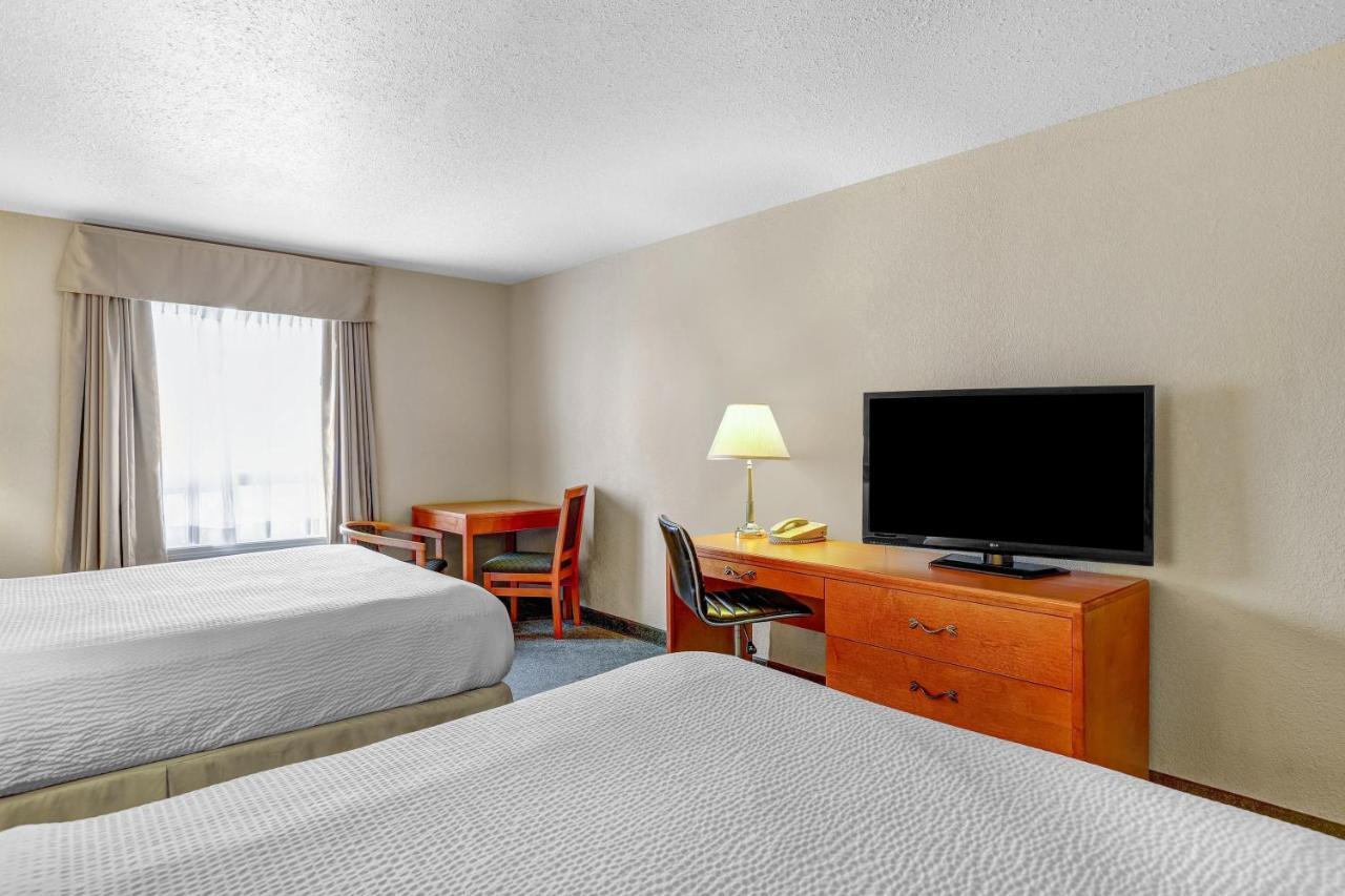 Days Inn By Wyndham Red Deer Buitenkant foto