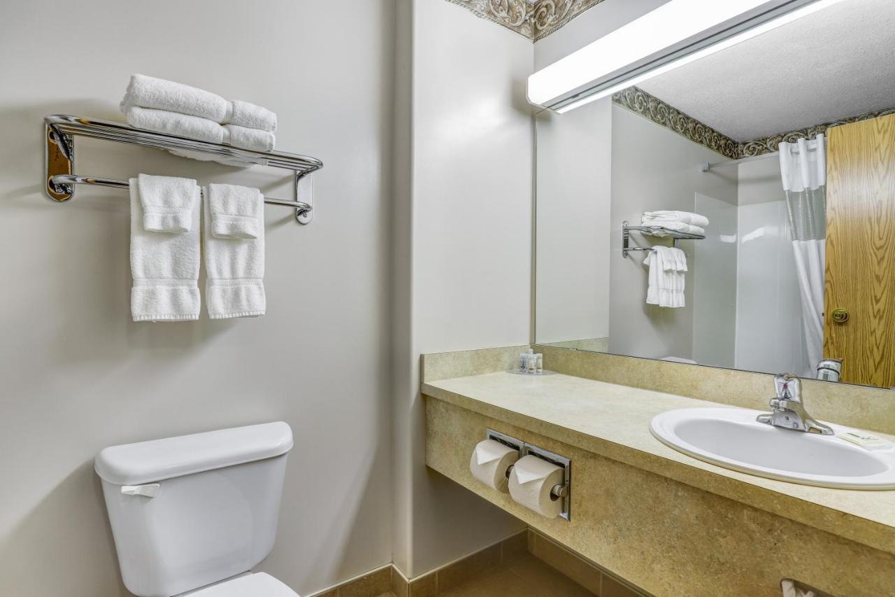 Days Inn By Wyndham Red Deer Buitenkant foto