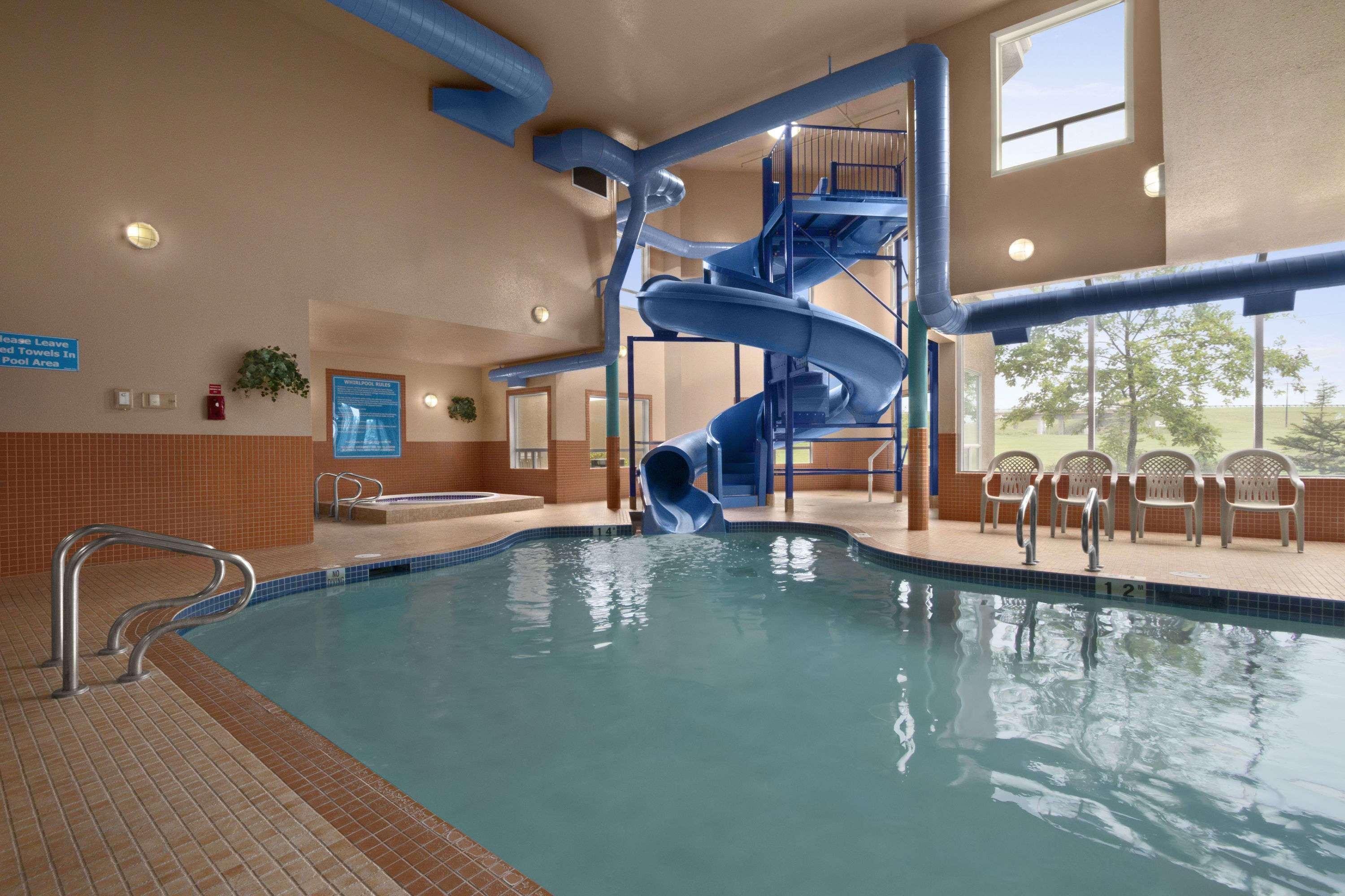 Days Inn By Wyndham Red Deer Buitenkant foto