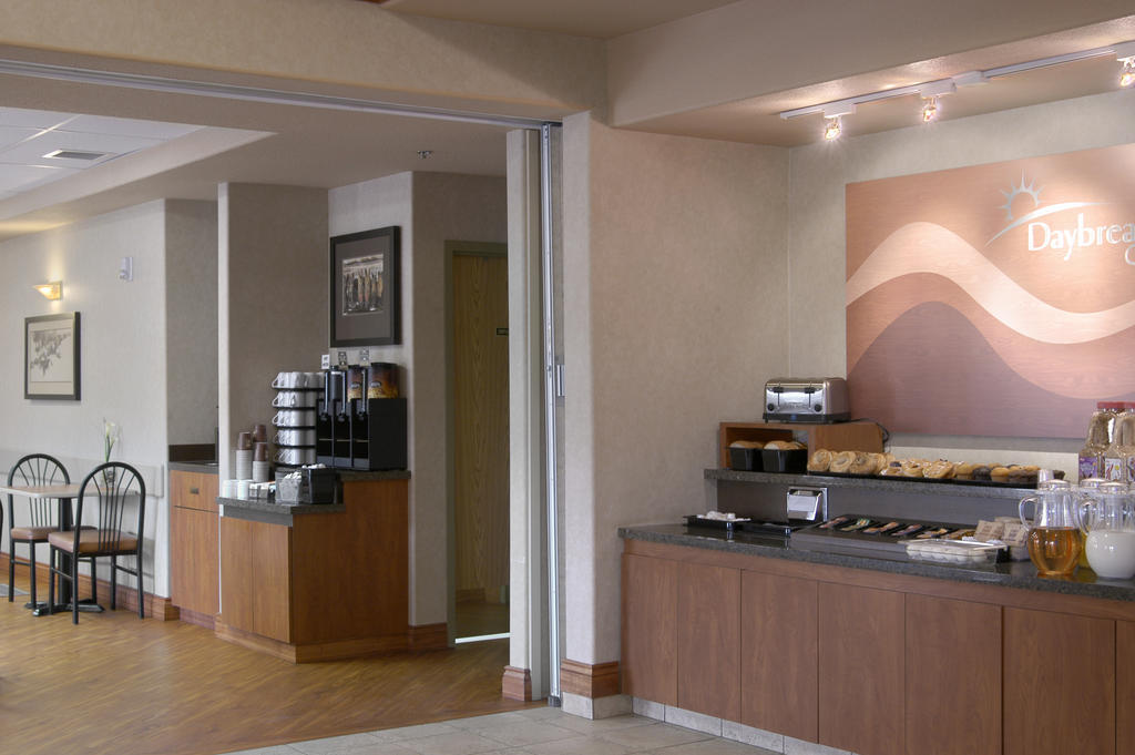 Days Inn By Wyndham Red Deer Buitenkant foto