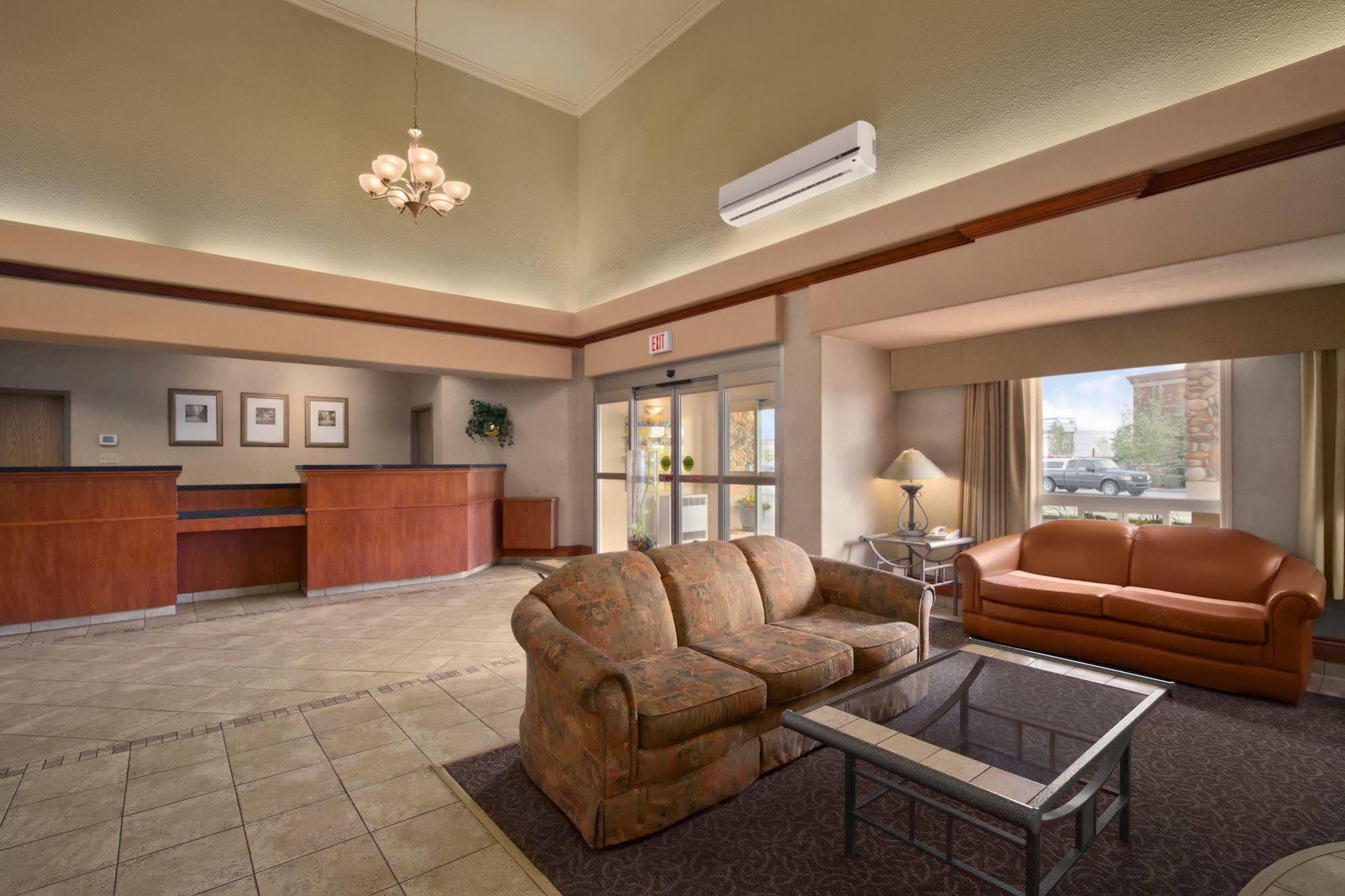 Days Inn By Wyndham Red Deer Buitenkant foto